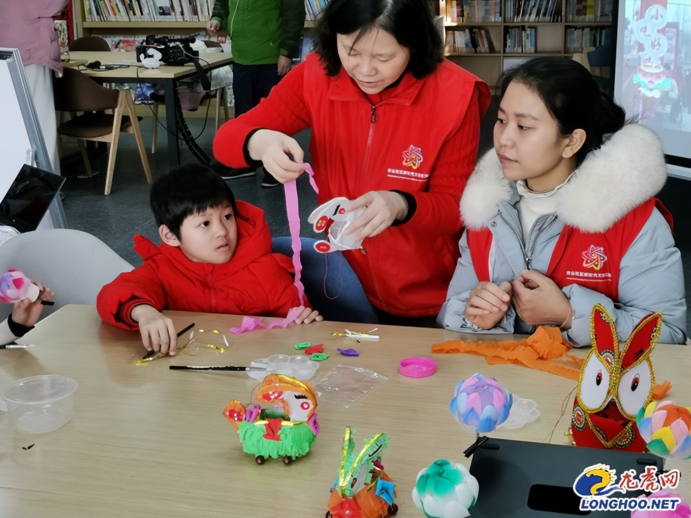 南京市江宁区吉山社区：“滚”元宵“包”汤圆三代同乐“吉味”年