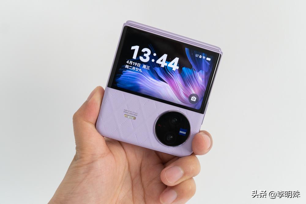 为什么竖折几乎用的都是中端配置,竖折真的是“美丽小废物”吗?