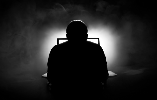 12岁男孩偷母亲衣服,7岁儿子偷母亲贴身衣物