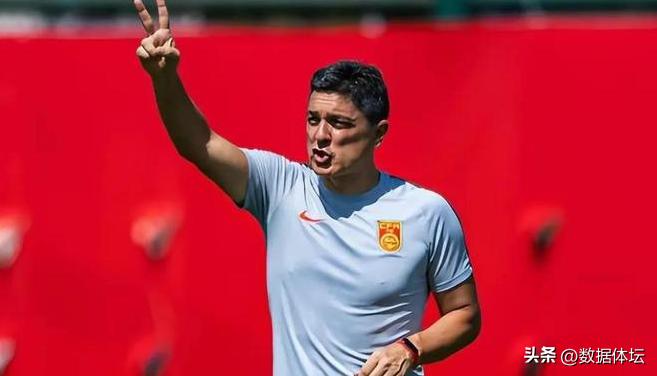 中国男足十大爆笑失误,中国男足教练奇葩事情