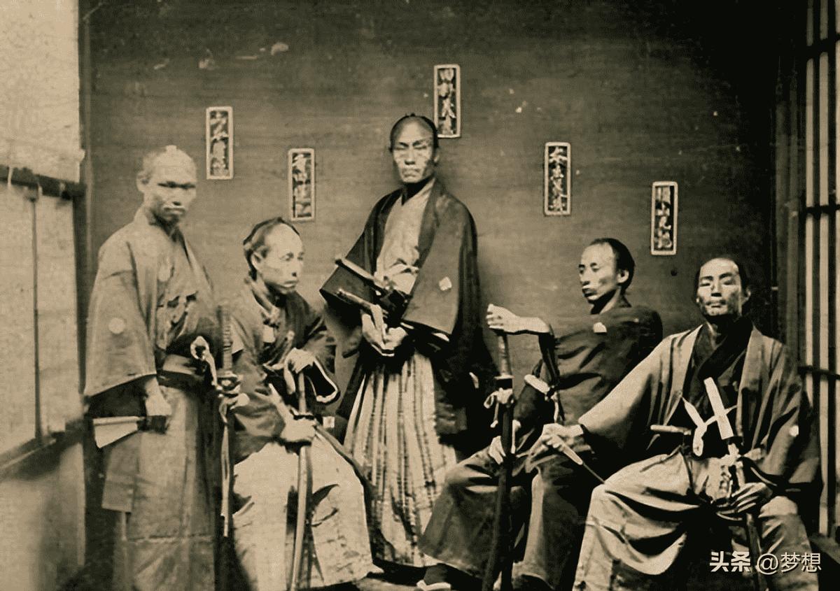 纳粹德国屠杀犹太女人,变态纳粹