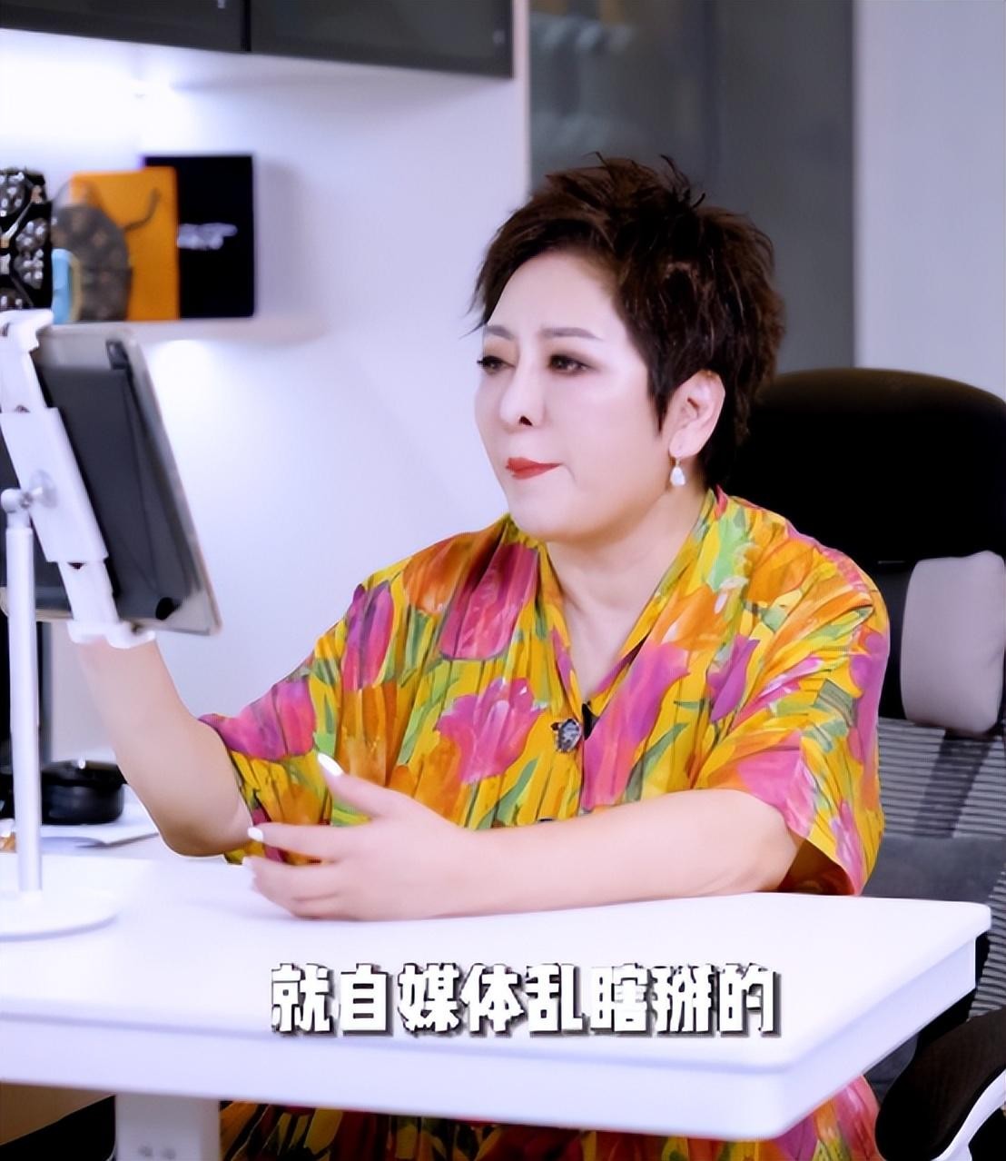 59岁关之琳罕见现身,55岁的关之琳难掩时光痕迹