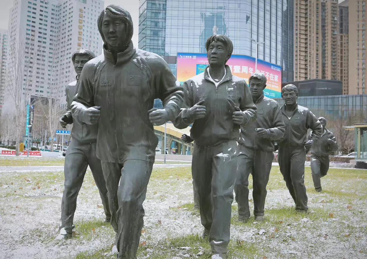 世界杯期间被纪委调查，“钱教练”李铁也算是一个演员了，可惜了