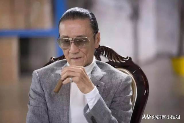 谢贤赌博欠债被抓,谢贤演赌神被扔下楼