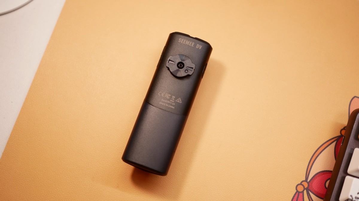 迈极炫seemeedv测评,迈极炫尾灯行车记录仪一直闪白灯