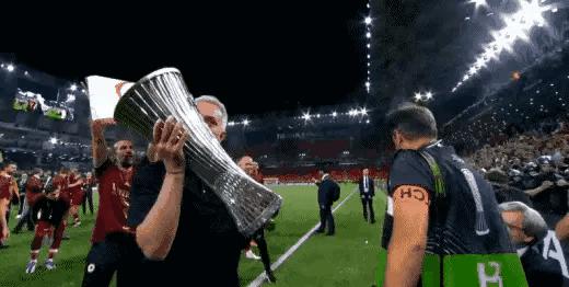 穆里尼奥的魔力，源自大家庭的胜利，成就夺冠的传奇