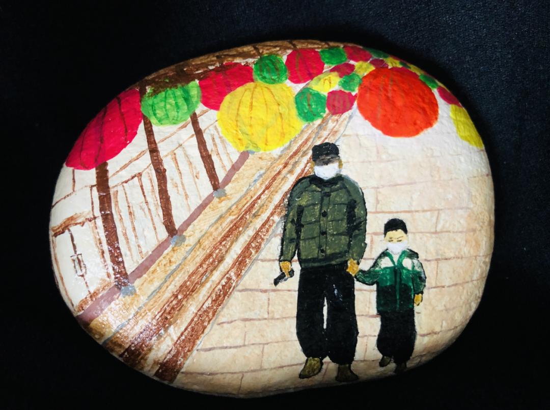 给石头以“生命”，用石头“说交通”，这个宣传很别致！