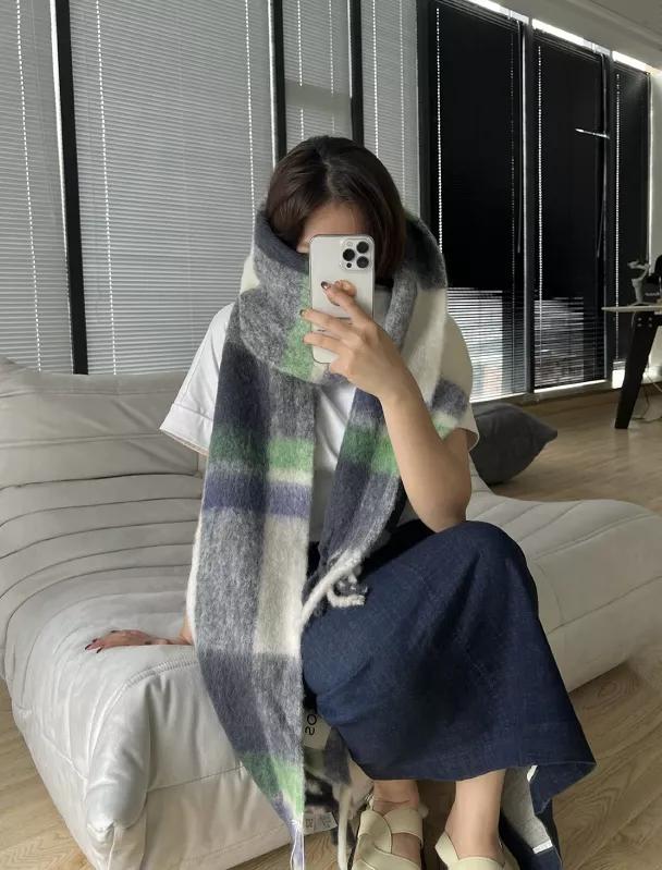 冬天搭配棉衣围巾系法,冬天比较惊艳的穿搭围巾