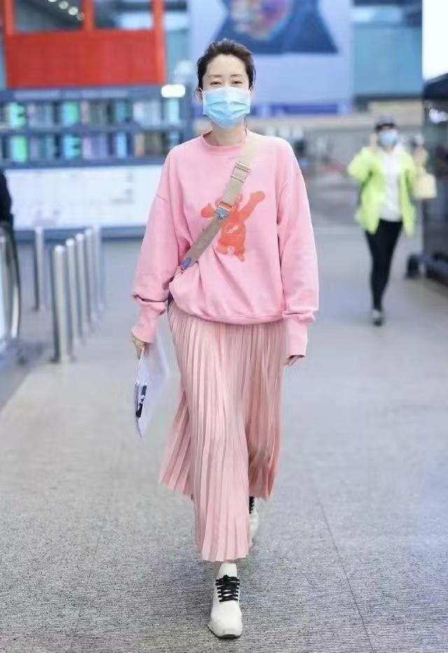 刘敏涛同款穿搭,刘敏涛穿搭白装出席活动