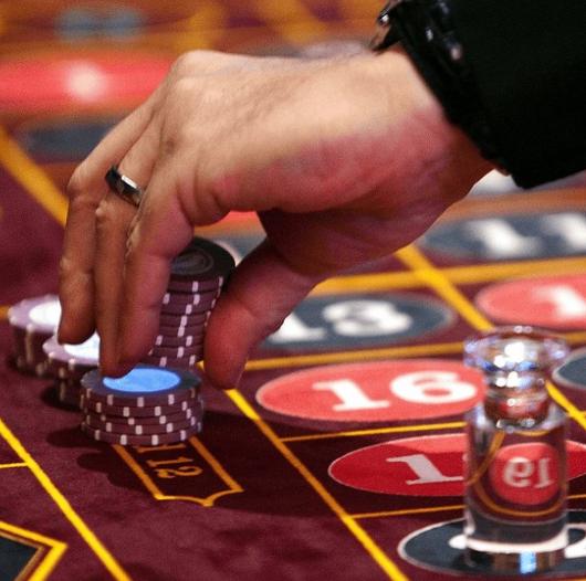 刘立荣赌局输给谁,刘立荣赌什么牌输七亿