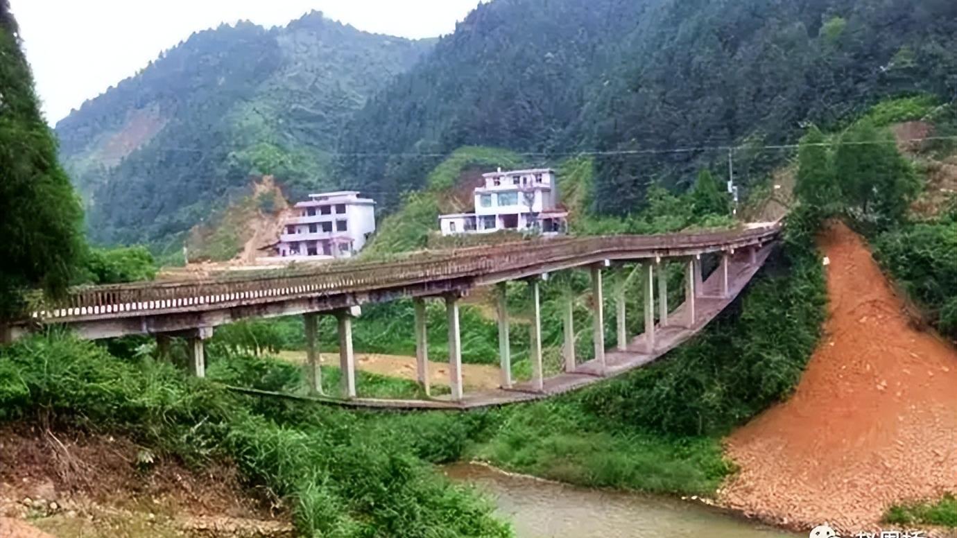 你一定去过许多迷人或神奇的地方,中国境内最值得去的三个地方