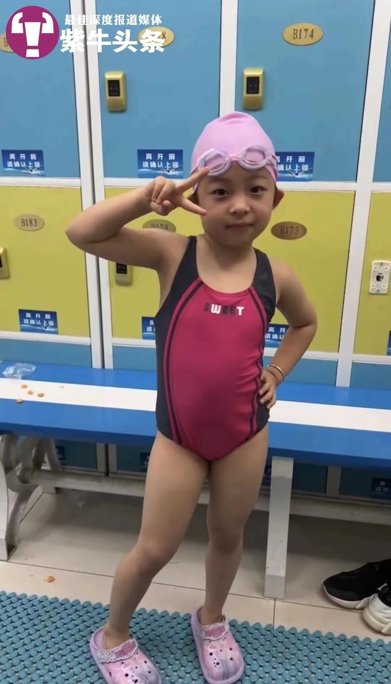 6分钟游泳女孩拍球200下,3岁孩子学拍球视频