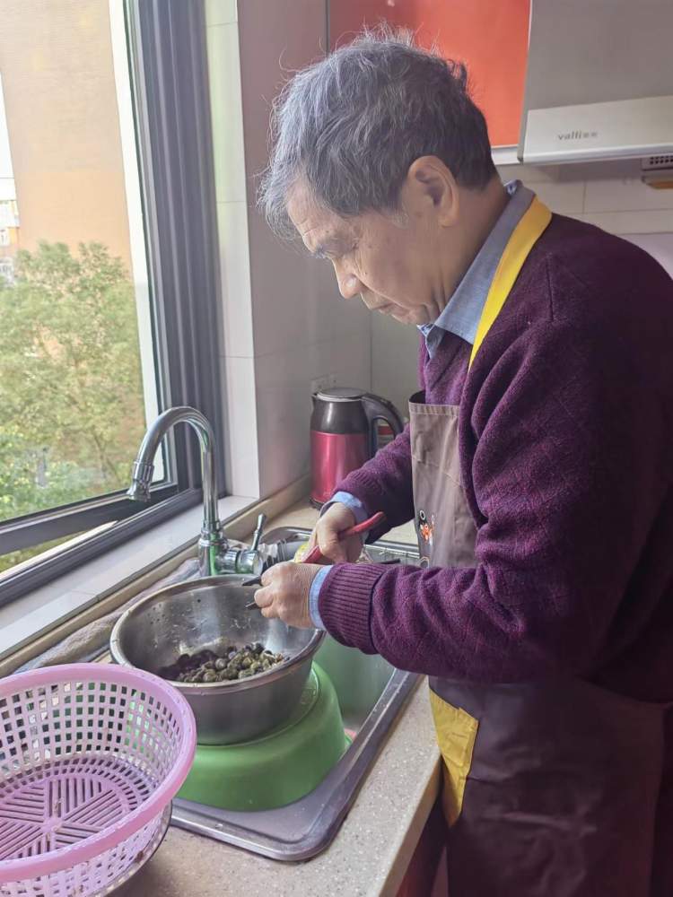 早上海头条㉞志愿者“老记”在周到平台连连发文收获大;梅花未谢,春花已浓;春天就要吃这些“鲜”味……