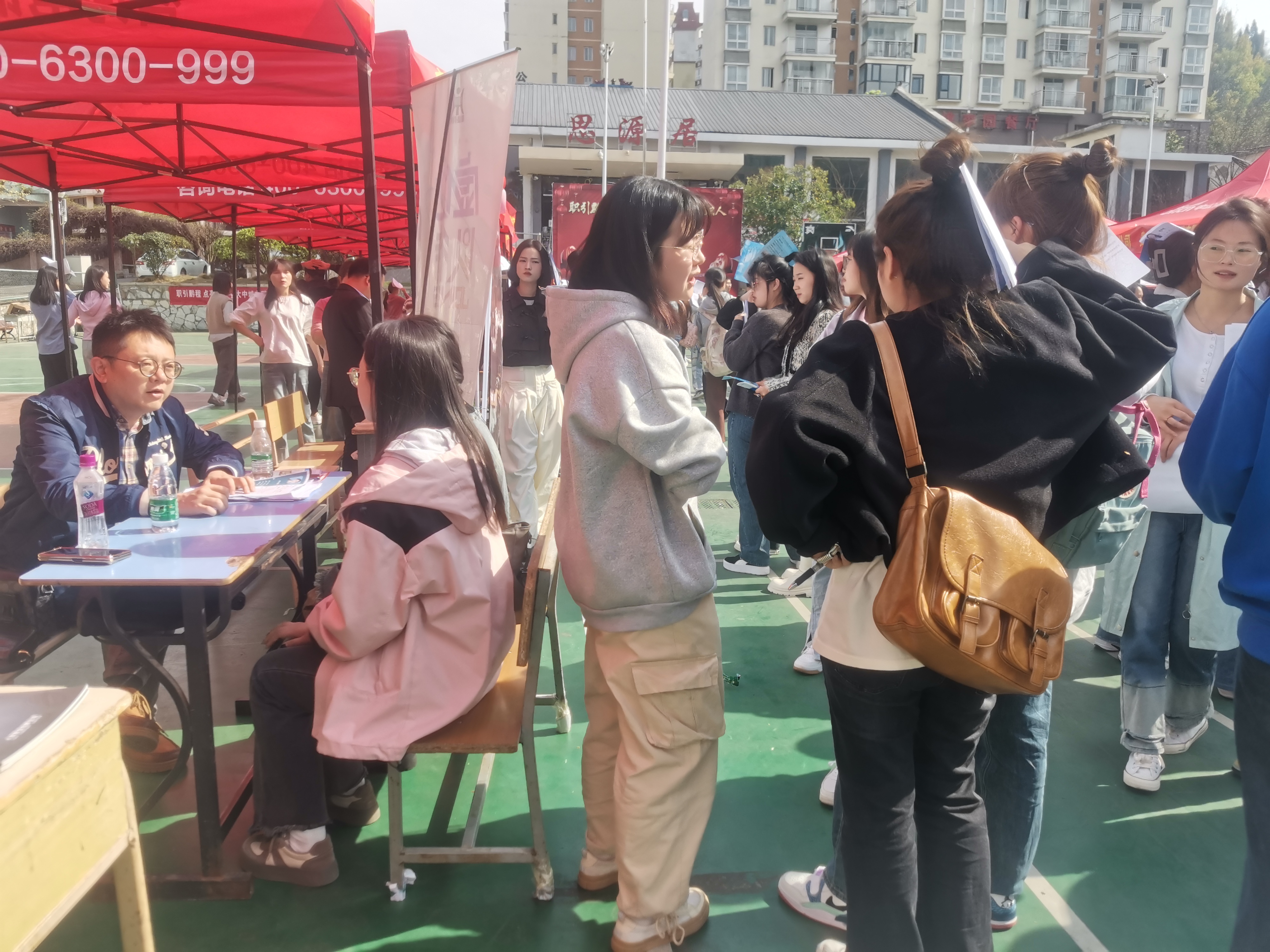 一场招聘会，开在春风里