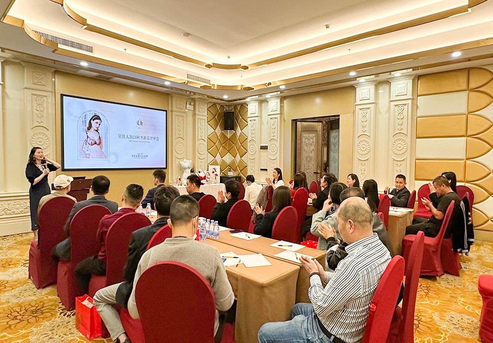 匠心独运，铸就非凡——贝佳人“拂晓冬耀”2024秋冬新品发布会圆满成功！