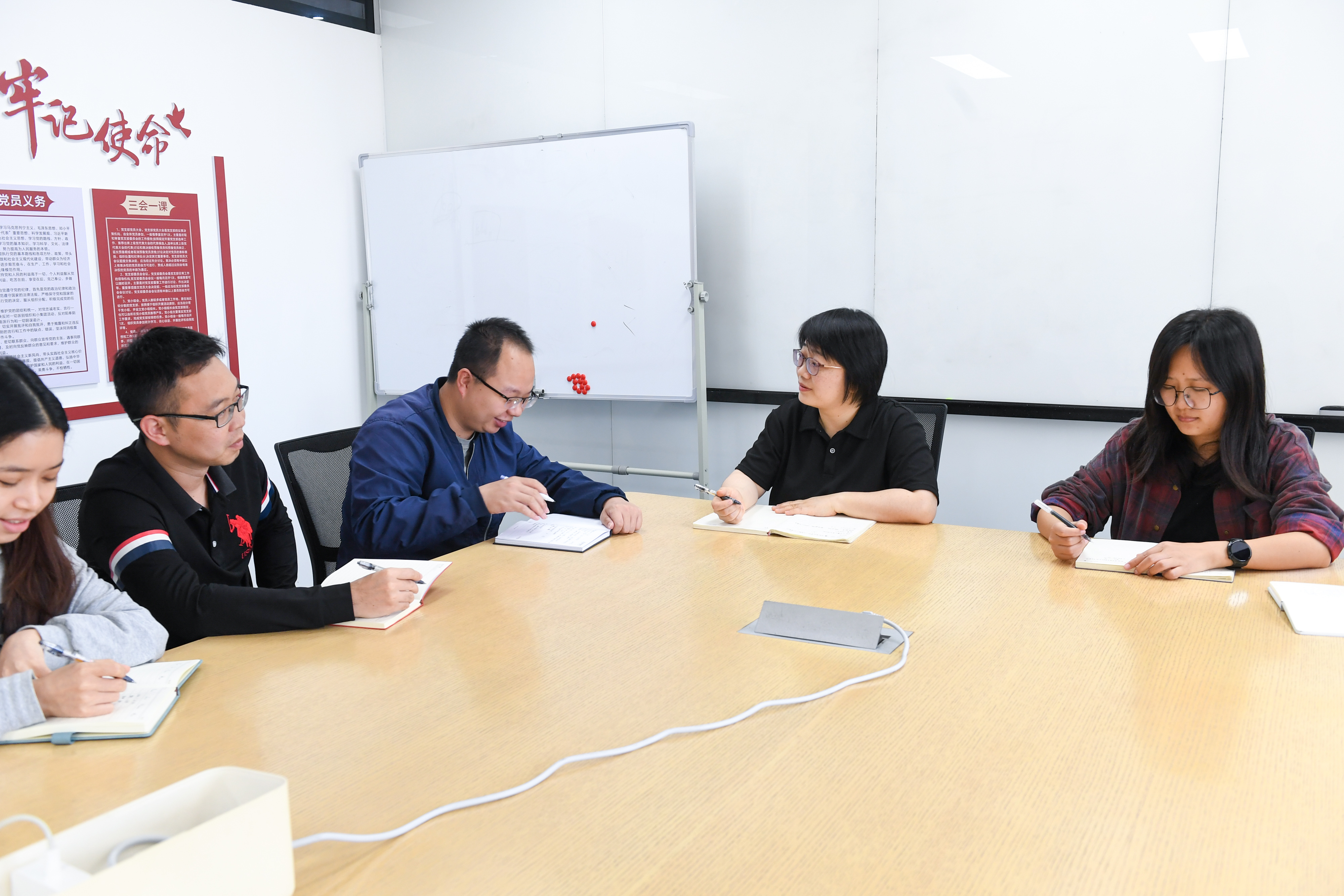 新华全媒+·履职一年间丨全国人大代表陈淑贤:关注数据安全培养高技能人才