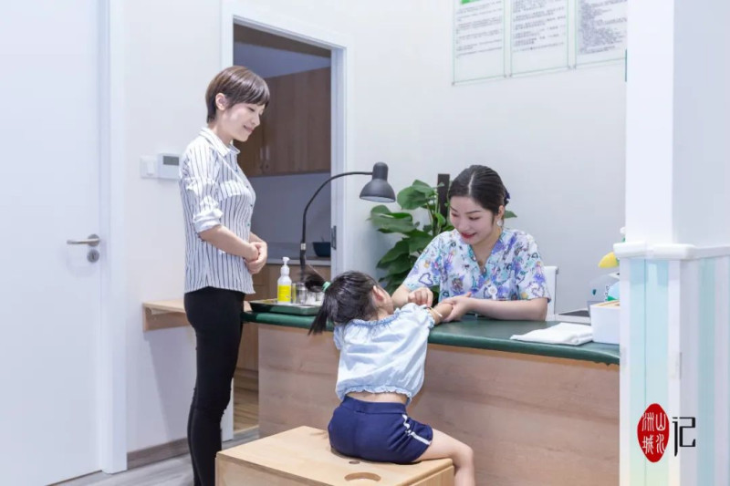 破解带娃难社区托育如何发力,破解暑期家长带娃难