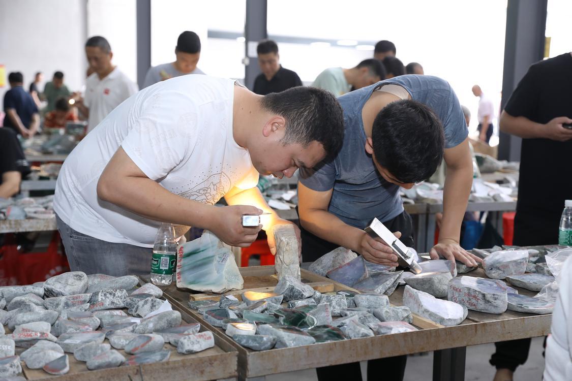 玉商“平洲公盘”看货忙！南海桂城再造玉器珠宝产业新优势