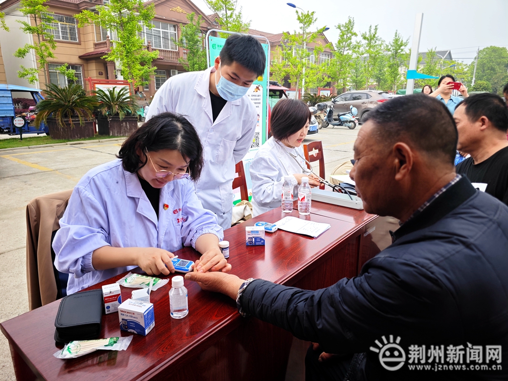 荆州市第三人民医院主题党日活动,市医院到我院开展主题党日活动