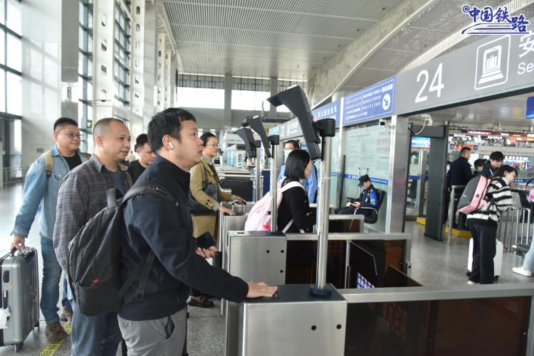 高铁月票,高铁月票通勤