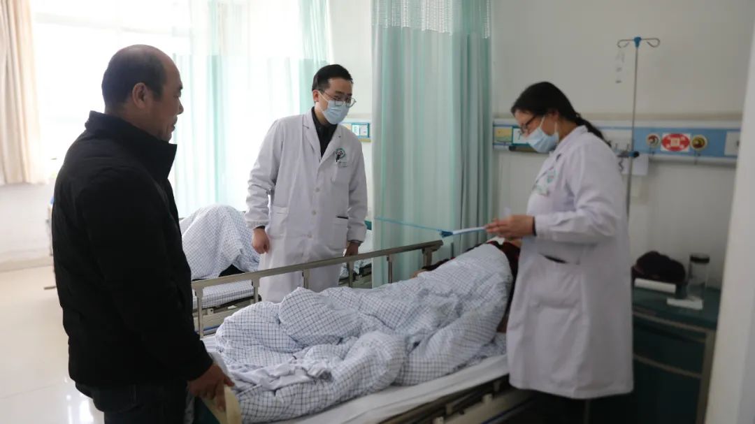 脸部一跳一跳的持续痛,面部跳动频繁怎么治