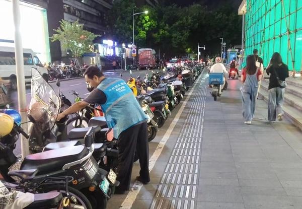 深圳市华强北电子第一街,深圳华强北中国电子第一街