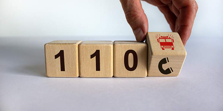 免税店员工5折代购化妆品，消费者收到空快递后报警