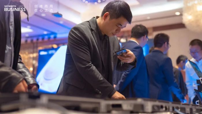 创维发布首款鸣丽屏miniled,创维发布2021oled