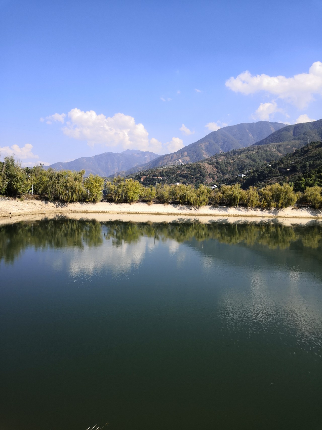 梅子姐这次选了没有打窝的钓位，渔获究竟如何呢