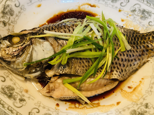 家常菜清蒸鱼视频教程,清蒸鱼创新教程