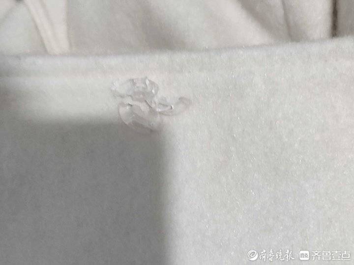 千元羽绒服被洗衣店洗坏,上千元的羽绒服能用洗衣机洗吗