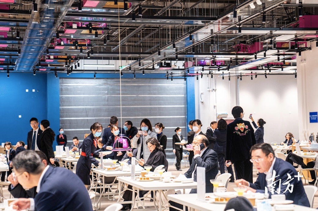 一小时出餐200份机器人炒菜,冬奥会煲仔饭机器人