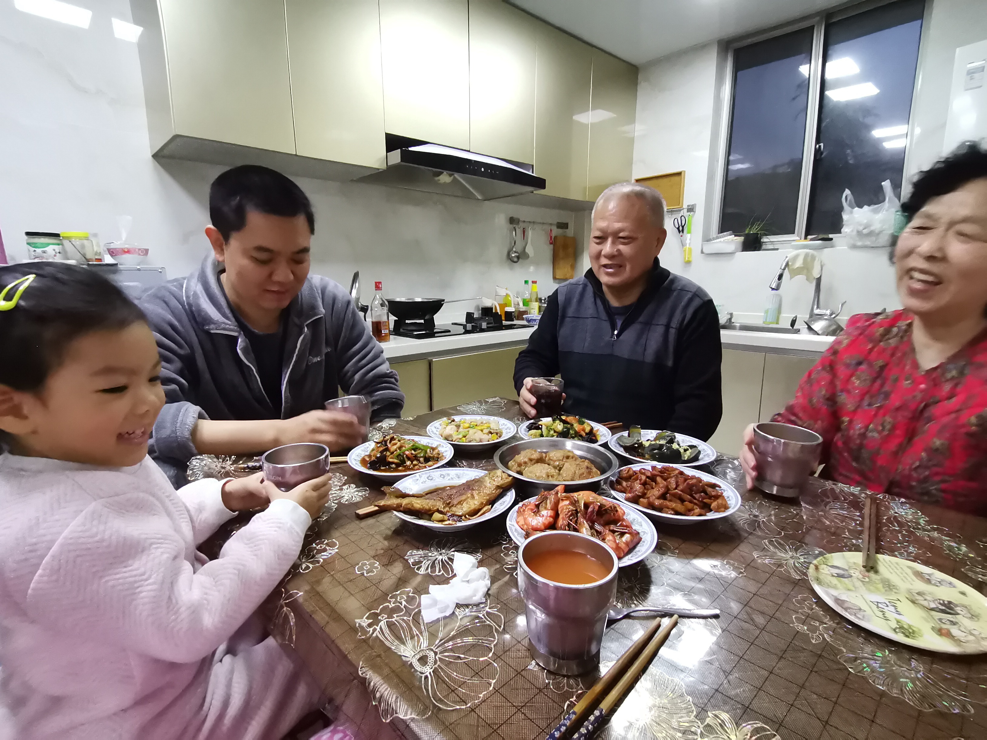100鐩忚矾鐏収浜兢浼楀嚭琛岃矾,150涓伅绗肩偣浜簡鎴戝鏁翠釜闄㈠瓙