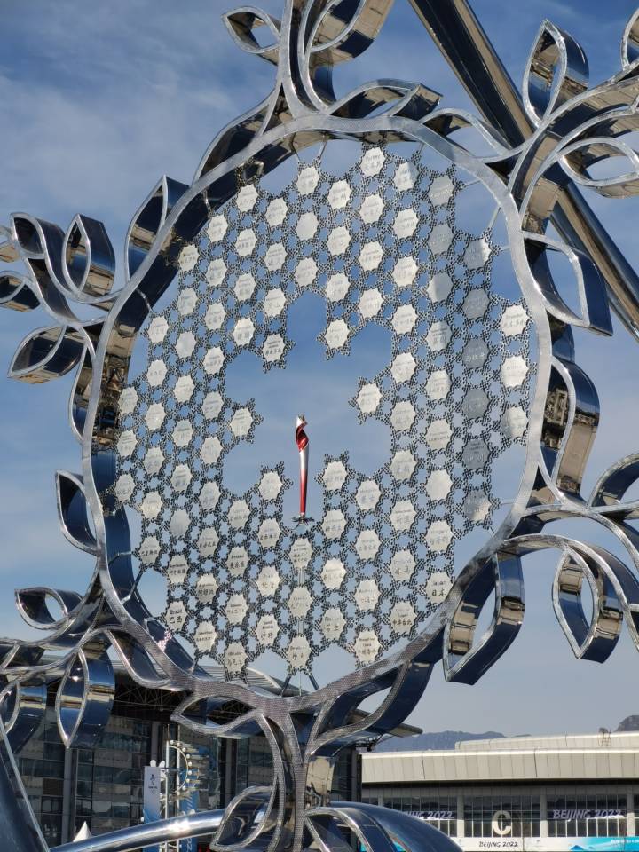 “我代购不了冰墩墩，也见不到谷爱凌，但离奥运这么近！”浙籍志愿者小伙，记录下冬奥点滴