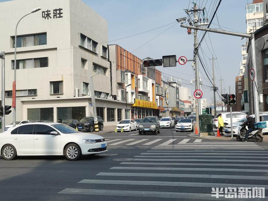 注意：这条美食街部分路段，双向调整为北向南单行