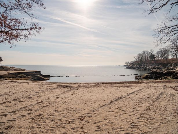 美国小岛正出售，岛上豪宅有10间卧室，岛价约6.4亿元人民币