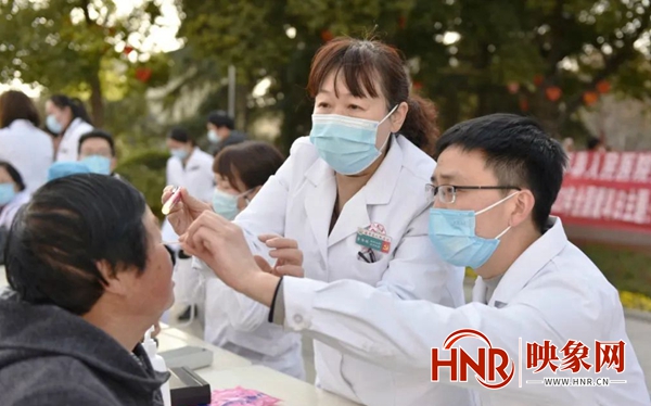 镇平县人民医院开展“全国爱耳日”义诊活动