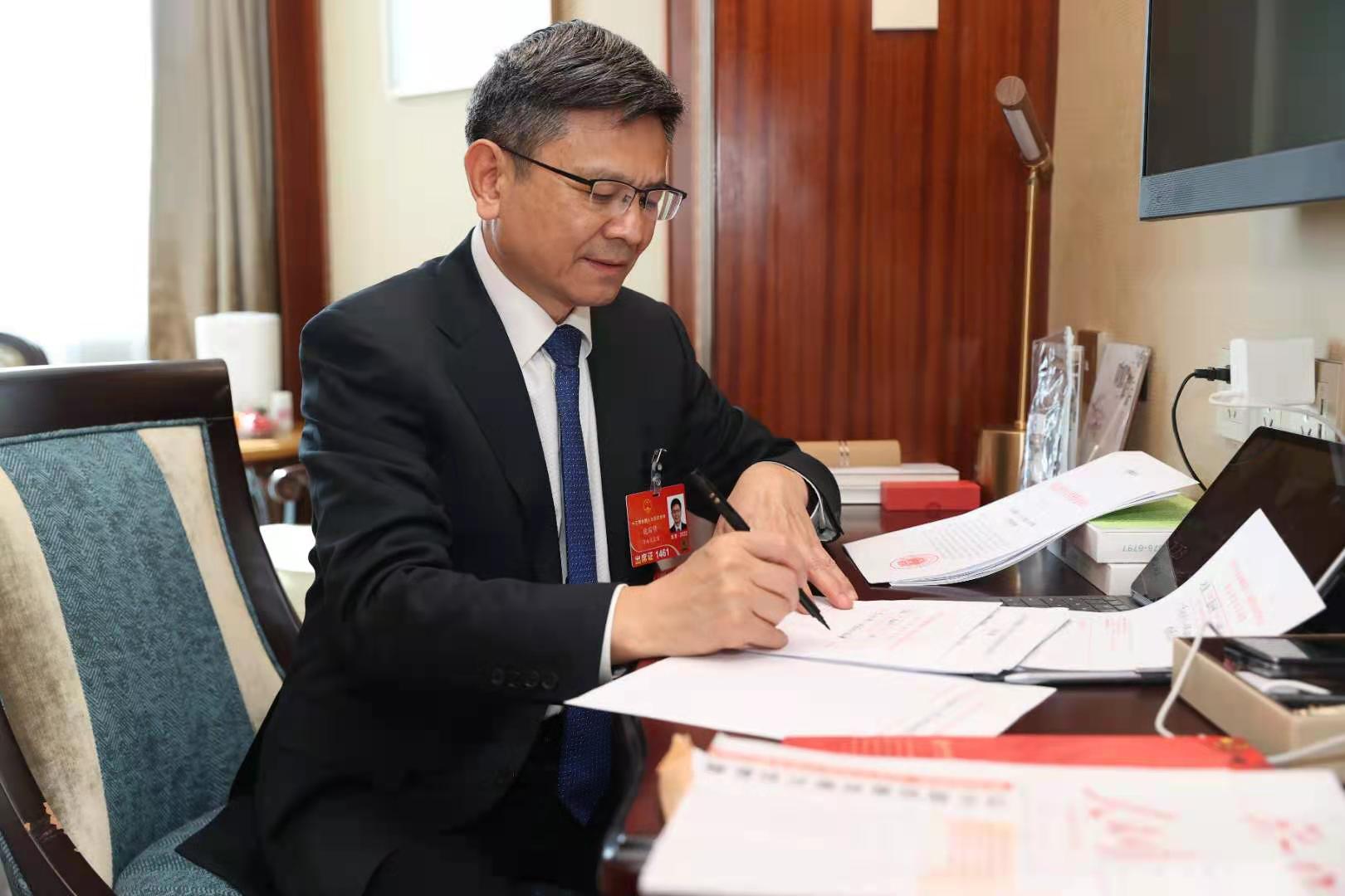 人大代表关于中药产业发展建议,全国人大代表谈中医药