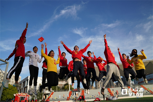 青春之我担使命昆十中为高三学生举行成人礼