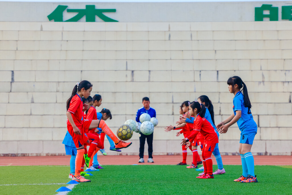 待放！自贡足球小花