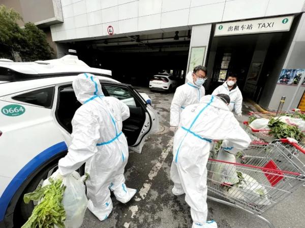 疫情下，上海这个镇77个村居开通24小时民生热线，买菜配药有依靠