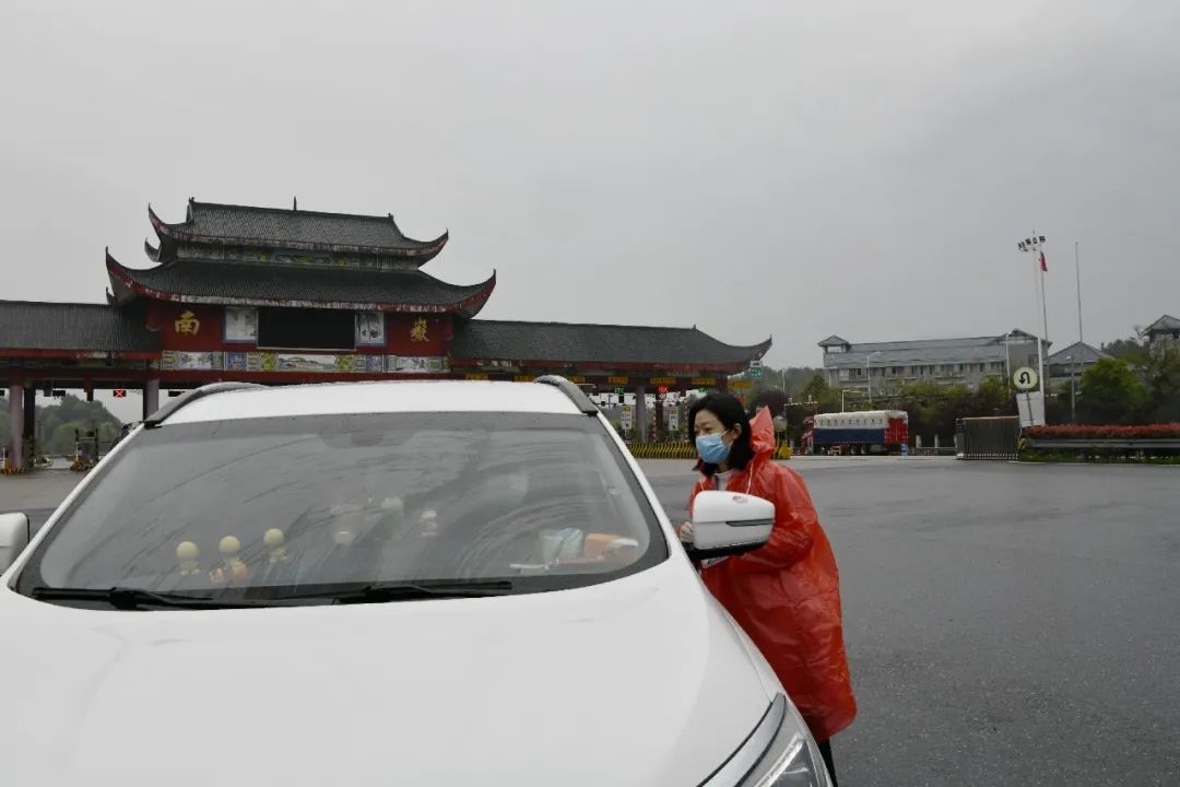 战疫她力量海报图片,战疫巾帼绽放她力量