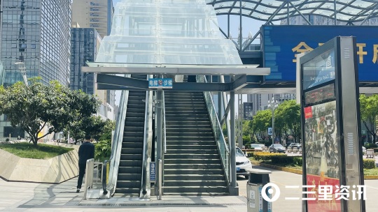 宝鸡高新天下汇楼梯,高新区人行过街天桥