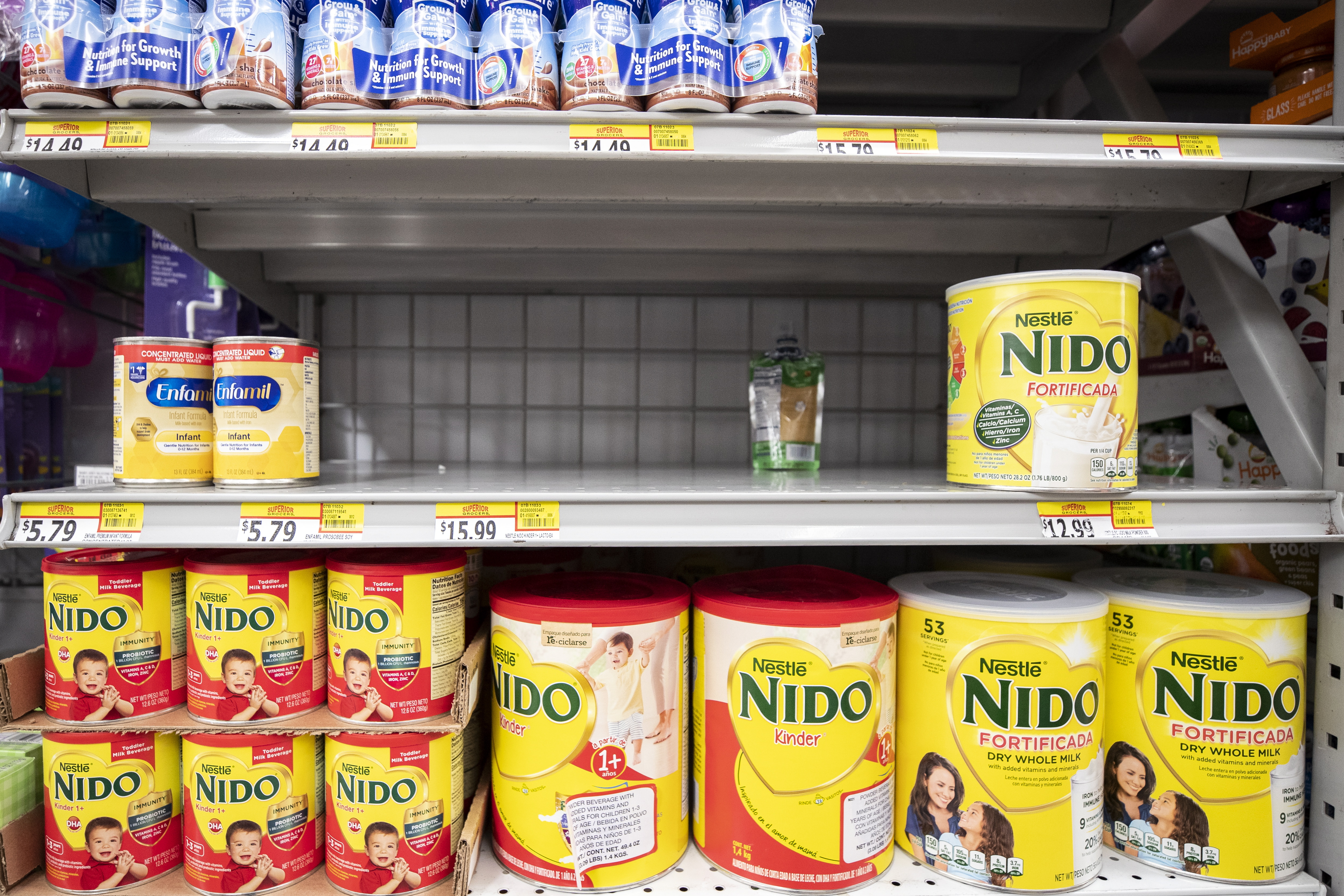 美国奶粉荒为何一罐难求,美国奶粉荒缺货率90%