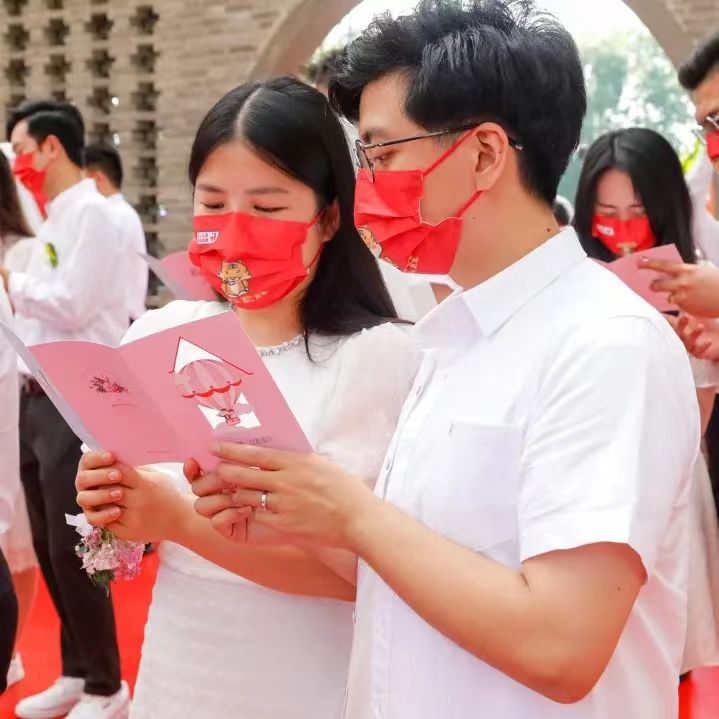 520婚姻登记处欢迎新人前来登记,520新人登记火爆婚姻登记处提醒