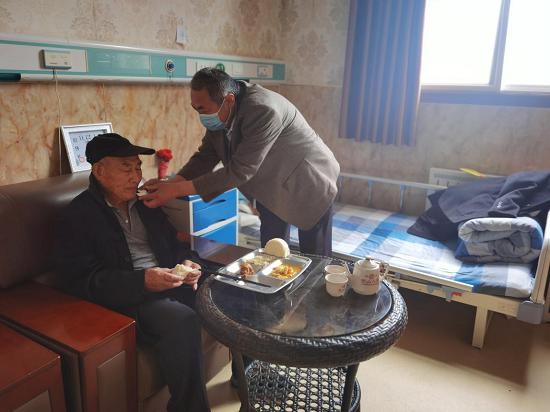 为大爱舍小爱——记临沂凯旋李官护理院院长洪晓军