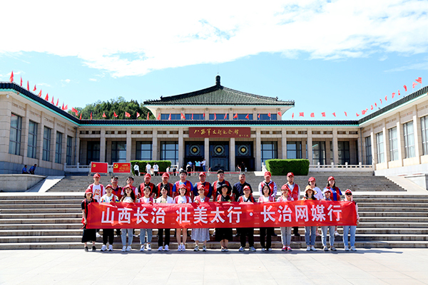 远山如黛近水含烟下一句,远山如黛近水含烟文案