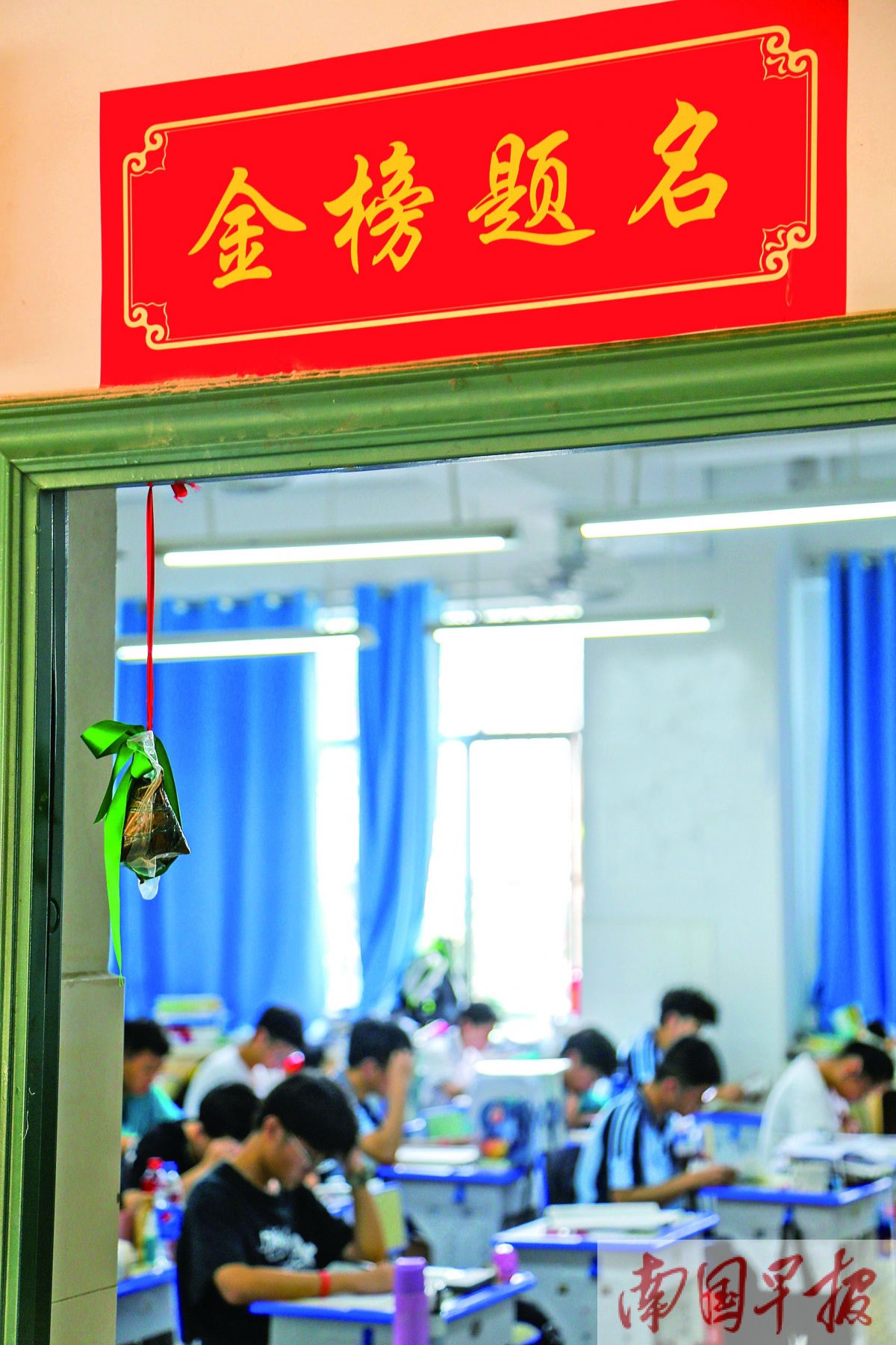 高考考生须知和注意事项音频,高考进入考场戴眼镜的注意事项