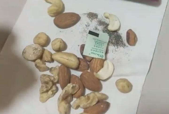 三只松鼠脱氧剂泄漏原视频,三只松鼠脱氧剂误食会出事吗