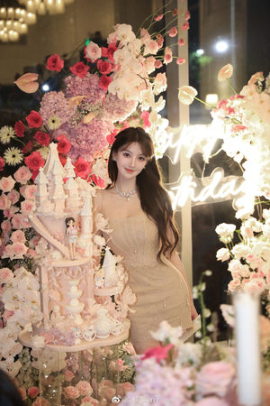 黄晓明为网红庆生,黄晓明给网红过生日